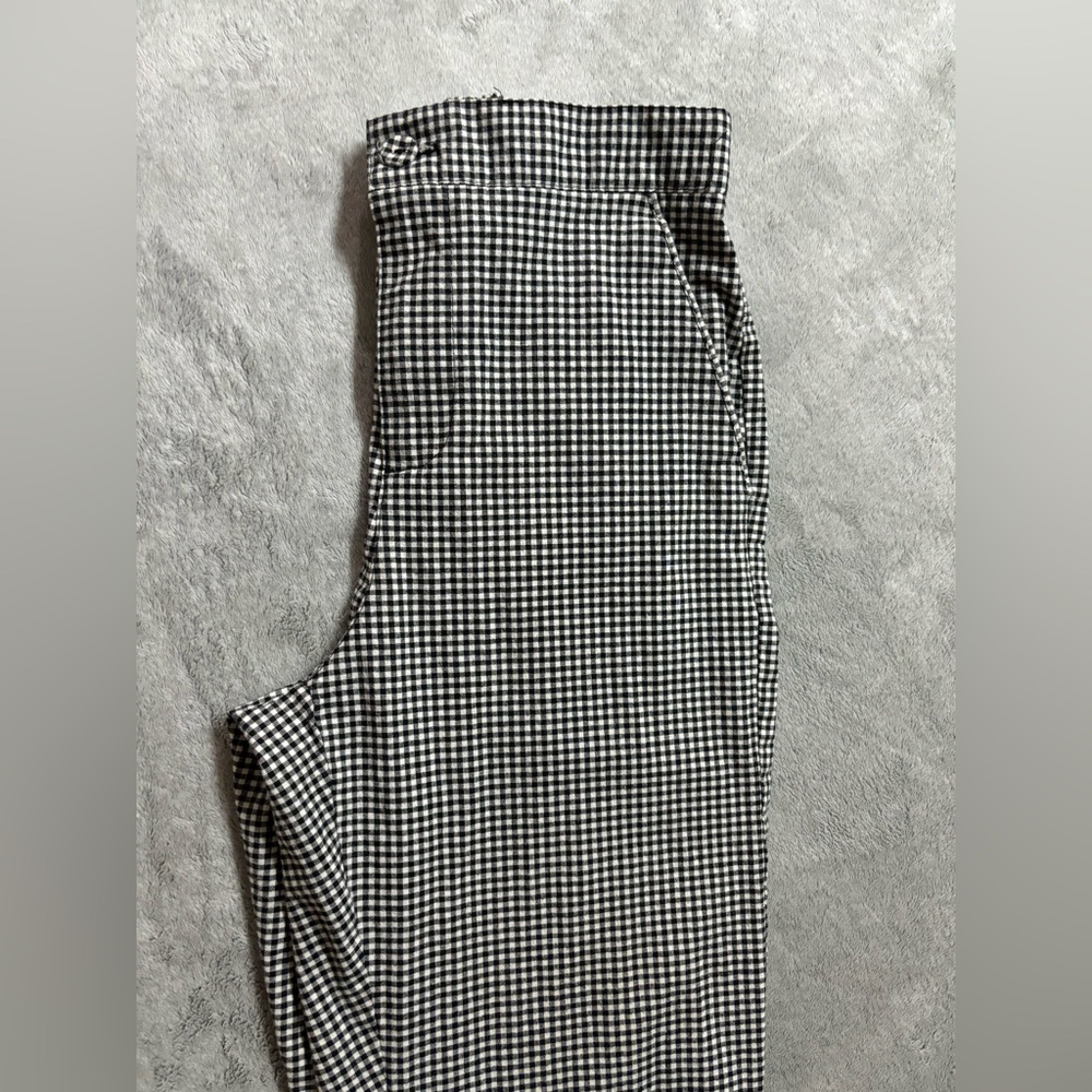 FOREVER 21 Black and white checkered pants for women size XS